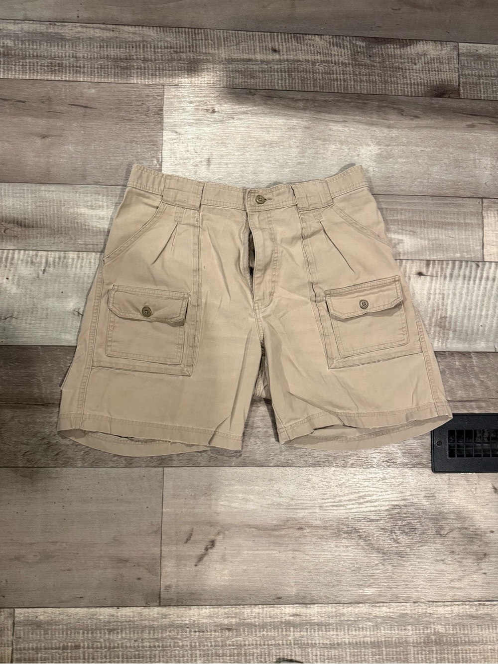 Cabela's Khaki Men's Cargo Shorts